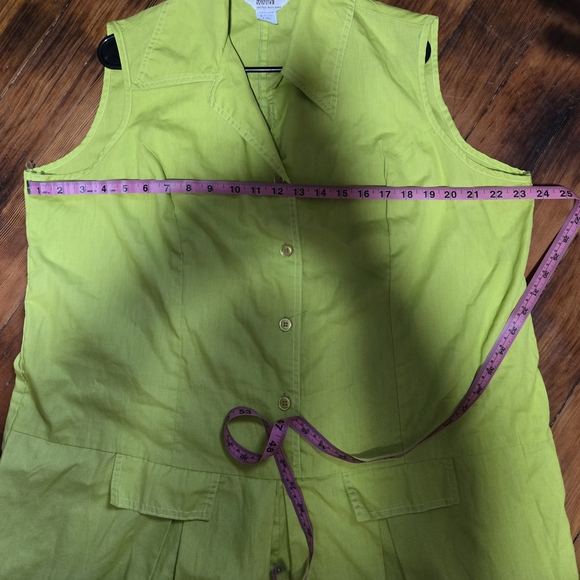 Sleeveless Lime Green Button-Up Top - Picture 5 of 8